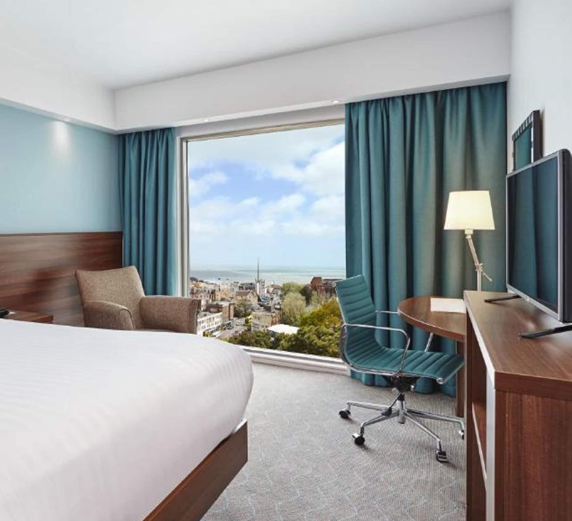 Hampton By Hilton Bournemouth Hotel Bagian luar foto